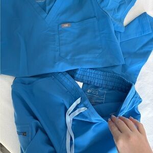 FIGS Women's Scrub Set